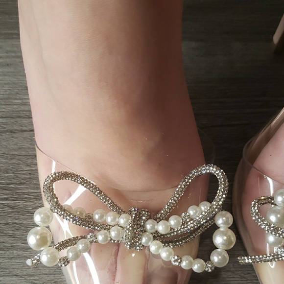 Elegant Pearl Embellished Women's Heels - Picture 8 of 11